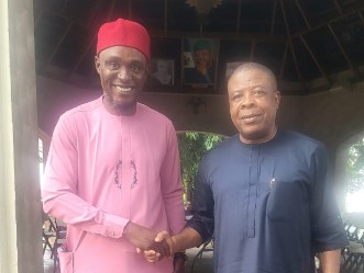 CHUDI EGWE EVANS VISITS IHEDIOHA, OFFERS CONDOLENCES AHEAD OF UNCLE’S BURIAL