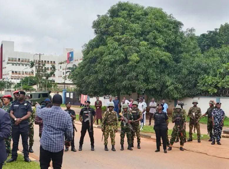 Ex-Servicemen Blocked From Defence Ministry Protest Over Pension Adjustments